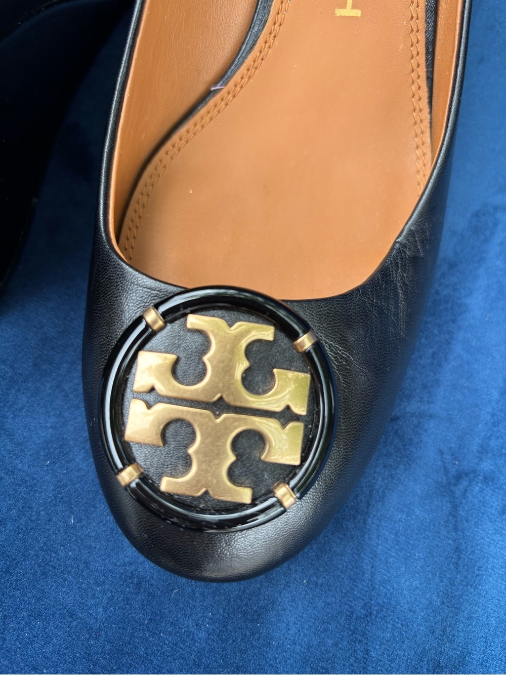 Tory Burch Black Leather Ballet Flats with Gold Logo Medallionw. Size 8.5 - Picture 5 of 11